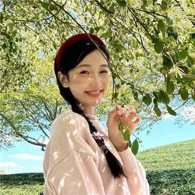 泳池里的女人 封面